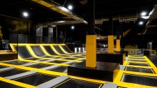 Testa en trampolinpark i Stockholm