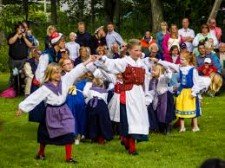 Fira en traditionell midsommar i Stockholm