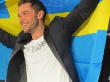 Måns Zelmerlöw och Petra Mede är värdar för årets festligheter.